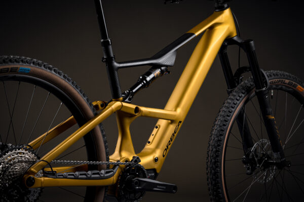 Detalle del cuadro de carbono y motor Shimano EP801 de la Orbea Rise 2025 Detalle del cuadro de carbono y motor Shimano EP801 de la Orbea Rise 2025