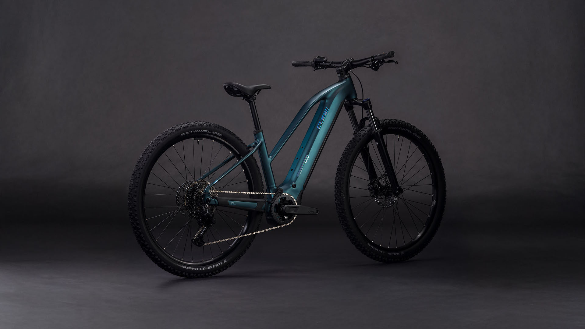 Cube Reaction Hybrid ONE 600 Wh royalgreen´n´prism – Bicicleta Eléctrica de montaña 2026 Cuadro semiabierto ebike.es Gran tienda de bicicletas eléctricas en España 4 Cube Reaction Hybrid ONE 600 Wh royalgreen´n´prism - Bicicleta Eléctrica de montaña 2026 Cuadro semiabierto - Imagen 2