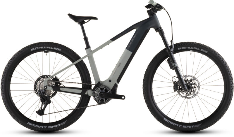 Cube Reaction Hybrid SLT 800 Wh reedbeige´n´sagebrushgreen - Bicicleta Eléctrica de montaña 2026 Barra alta