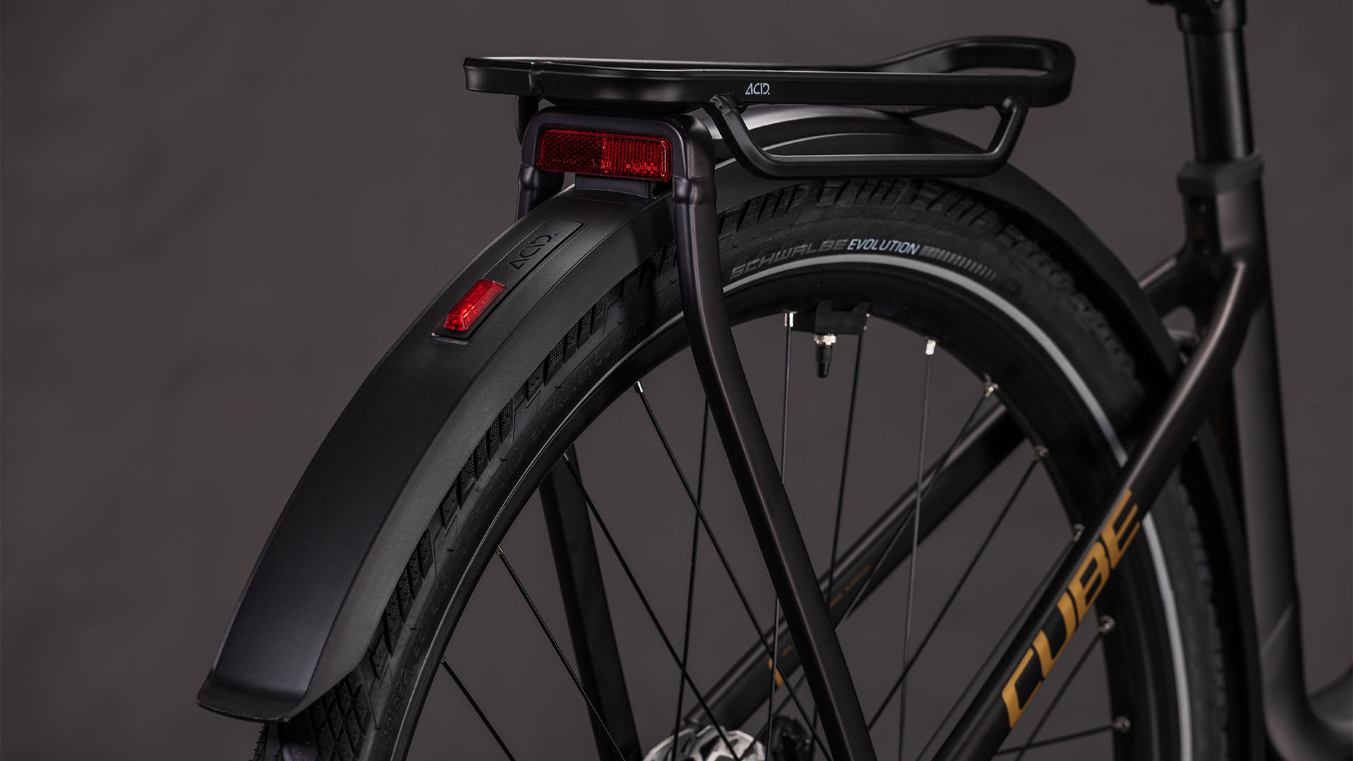 Cube Kathmandu Hybrid Comfort SLX 800 Wh solareclipse´n´gold – Bicicleta Eléctrica Trekking 2026 Cuadro abierto ebike.es Gran tienda de bicicletas eléctricas en España 9 Cube Kathmandu Hybrid Comfort SLX 800 Wh solareclipse´n´gold - Bicicleta Eléctrica Trekking 2026 Cuadro abierto - Imagen 5