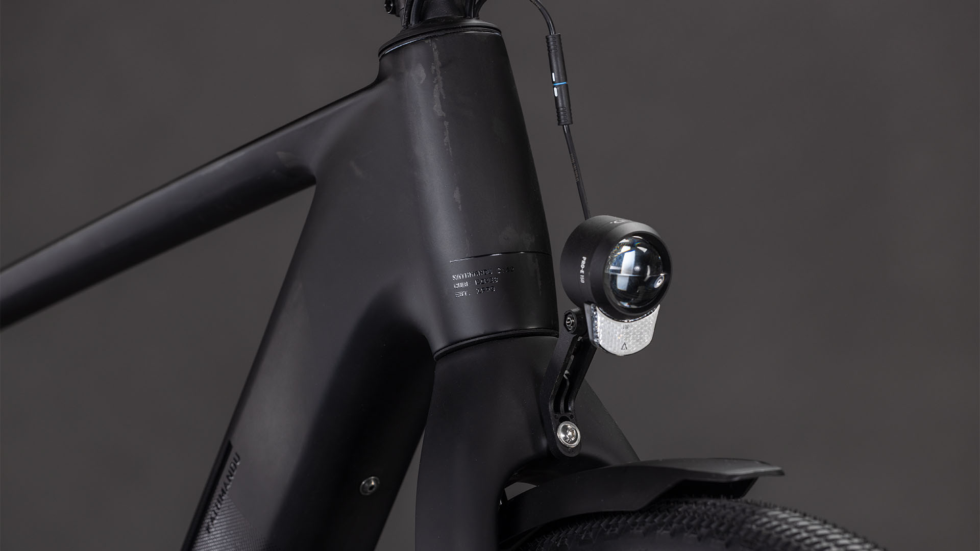 Cube Kathmandu Hybrid C:62 SLX 400X liquidblack´n´bluedust – Bicicleta Eléctrica Trekking 2026 Barra alta ebike.es Gran tienda de bicicletas eléctricas en España 11 Cube Kathmandu Hybrid C:62 SLX 400X liquidblack´n´bluedust - Bicicleta Eléctrica Trekking 2026 Barra alta - Imagen 7