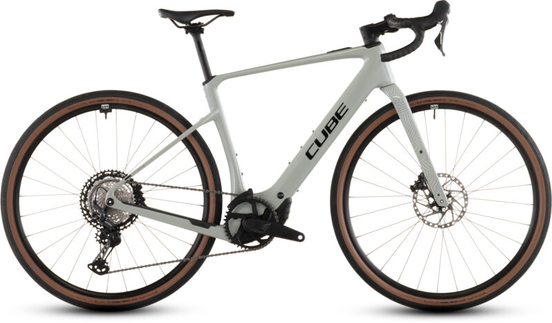 Cube Nuroad Hybrid C:62 Race 400X reedbeige´n´black - Bicicleta Eléctrica Gravel 2026