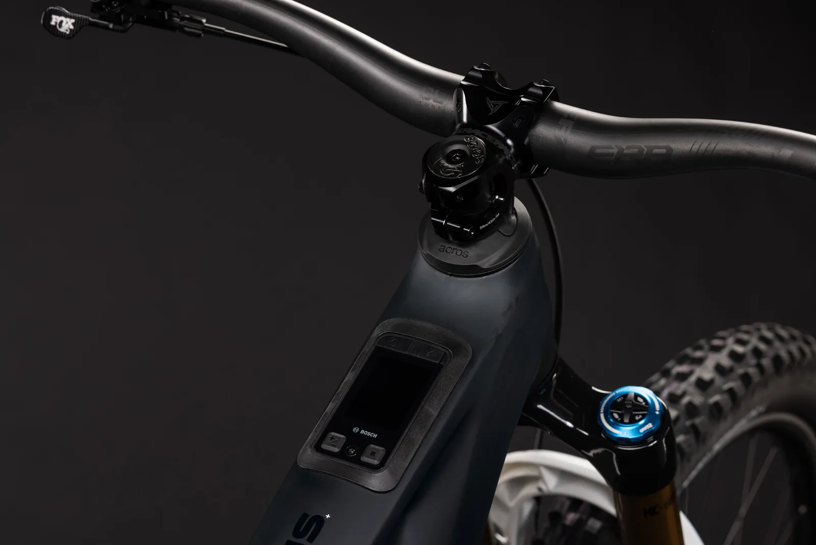 Cube AMS Hybrid 177 C:62 AT 600X carbon´n´white – Bicicleta Eléctrica de Montaña Doble Suspensión 2027 ebike.es Gran tienda de bicicletas eléctricas en España 3 Bicicleta eléctrica Cube AMS Hybrid 177 C:62 AT 600X carbon´n´white – detalle 1 | Ebike.es