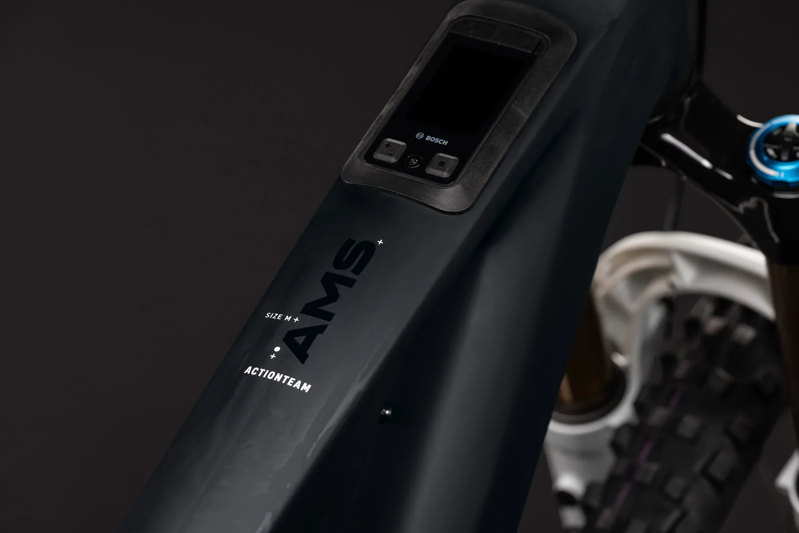 Cube AMS Hybrid 177 C:62 AT 600X carbon´n´white – Bicicleta Eléctrica de Montaña Doble Suspensión 2027 ebike.es Gran tienda de bicicletas eléctricas en España 4 Bicicleta eléctrica Cube AMS Hybrid 177 C:62 AT 600X carbon´n´white – detalle 2 | Ebike.es