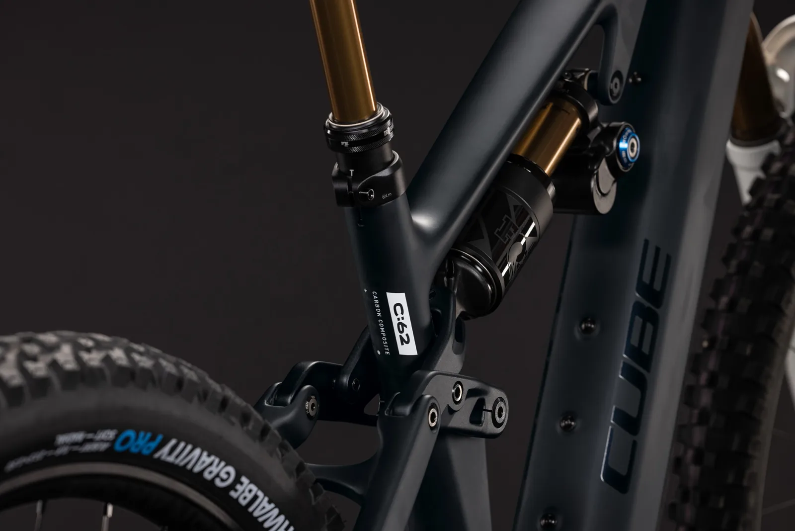Cube AMS Hybrid 177 C:62 AT 600X carbon´n´white – Bicicleta Eléctrica de Montaña Doble Suspensión 2027 ebike.es Gran tienda de bicicletas eléctricas en España 5 Bicicleta eléctrica Cube AMS Hybrid 177 C:62 AT 600X carbon´n´white – detalle 3 | Ebike.es