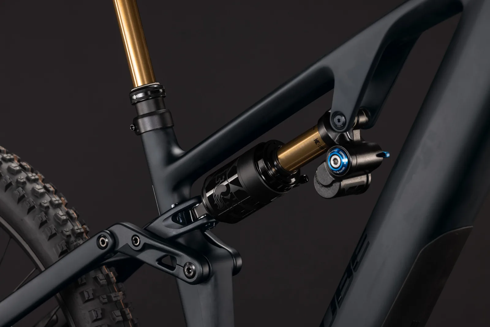 Cube AMS Hybrid 177 C:62 AT 600X carbon´n´white – Bicicleta Eléctrica de Montaña Doble Suspensión 2027 ebike.es Gran tienda de bicicletas eléctricas en España 7 Bicicleta eléctrica Cube AMS Hybrid 177 C:62 AT 600X carbon´n´white – detalle 5 | Ebike.es