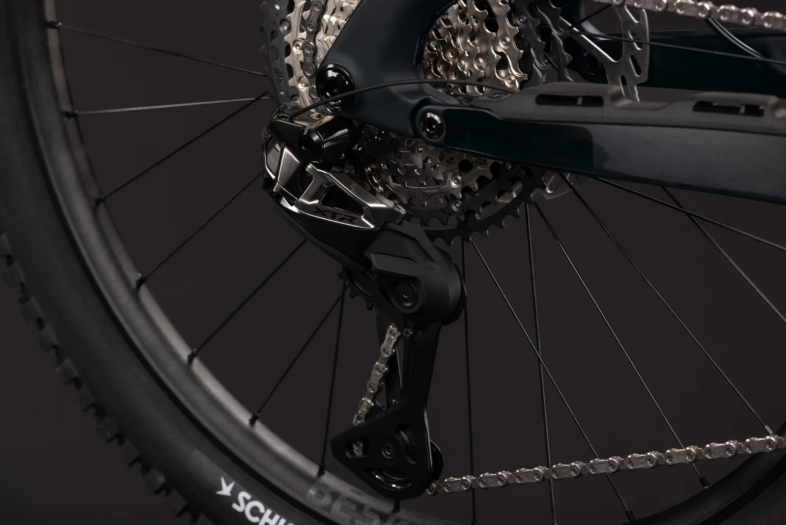 Cube AMS Hybrid 177 C:62 AT 600X carbon´n´white – Bicicleta Eléctrica de Montaña Doble Suspensión 2027 ebike.es Gran tienda de bicicletas eléctricas en España 8 Bicicleta eléctrica Cube AMS Hybrid 177 C:62 AT 600X carbon´n´white – detalle 6 | Ebike.es