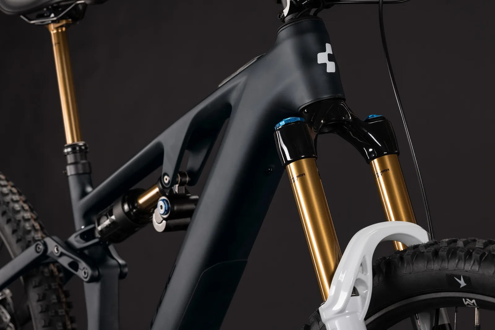 Cube AMS Hybrid 177 C:62 AT 600X carbon´n´white – Bicicleta Eléctrica de Montaña Doble Suspensión 2027 ebike.es Gran tienda de bicicletas eléctricas en España 9 Bicicleta eléctrica Cube AMS Hybrid 177 C:62 AT 600X carbon´n´white – detalle 7 | Ebike.es