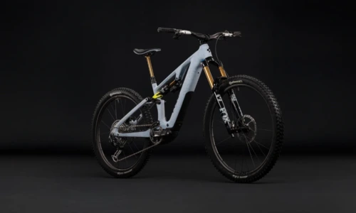 Bicicleta eléctrica Cube AMS Hybrid 177 C:62 Super TM 600X artichoke´n´lime – vista frontal | Ebike.es