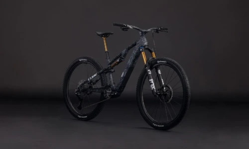 Bicicleta eléctrica Cube AMS Hybrid ONE44 C:68X SLT 400X matrixblack´n´white – vista frontal | Ebike.es