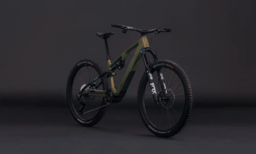 Bicicleta eléctrica Cube AMS Hybrid ONE44 C:68X TM 400X reedgreen´n´matrix – vista frontal | Ebike.es