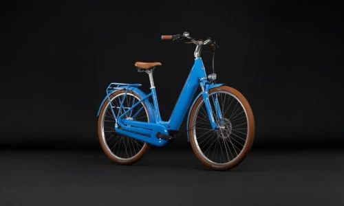 Bicicleta eléctrica Cube Aruba Hybrid 600 deepsky´n´brown Cuadro abierto – vista frontal | Ebike.es