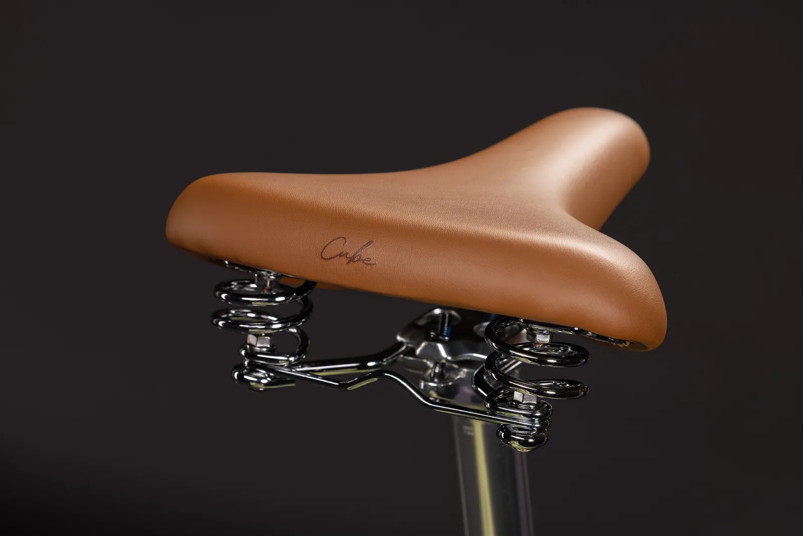 Cube Aruba Hybrid 600 Wh sunnyday´n´brown – Bicicleta Eléctrica Urbana 2027 Cuadro abierto ebike.es Gran tienda de bicicletas eléctricas en España 4 Bicicleta eléctrica Cube Aruba Hybrid 600 sunnyday´n´brown Cuadro abierto – detalle 2 | Ebike.es