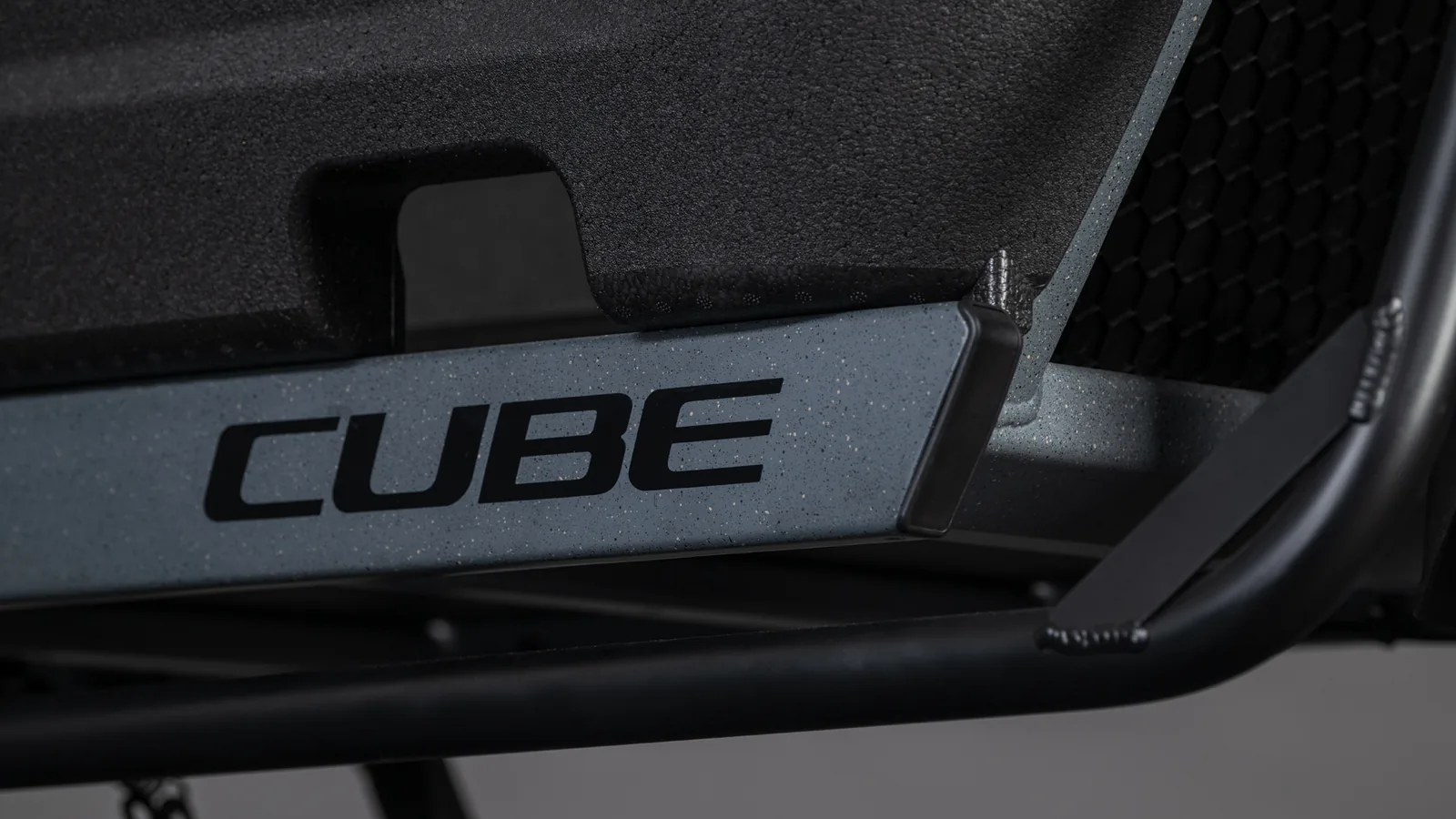 Cube Cargo Hybrid Comfort SLX 800 Wh stonegrit´n´black – Bicicleta Eléctrica de Carga 2027 ebike.es Gran tienda de bicicletas eléctricas en España 7 Bicicleta eléctrica Cube Cargo Hybrid Comfort SLX 800 stonegrit´n´black – detalle 5 | Ebike.es