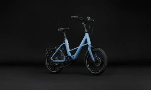 Bicicleta eléctrica Cube Compact Hybrid 540 thistleblue´n´blue – vista frontal | Ebike.es