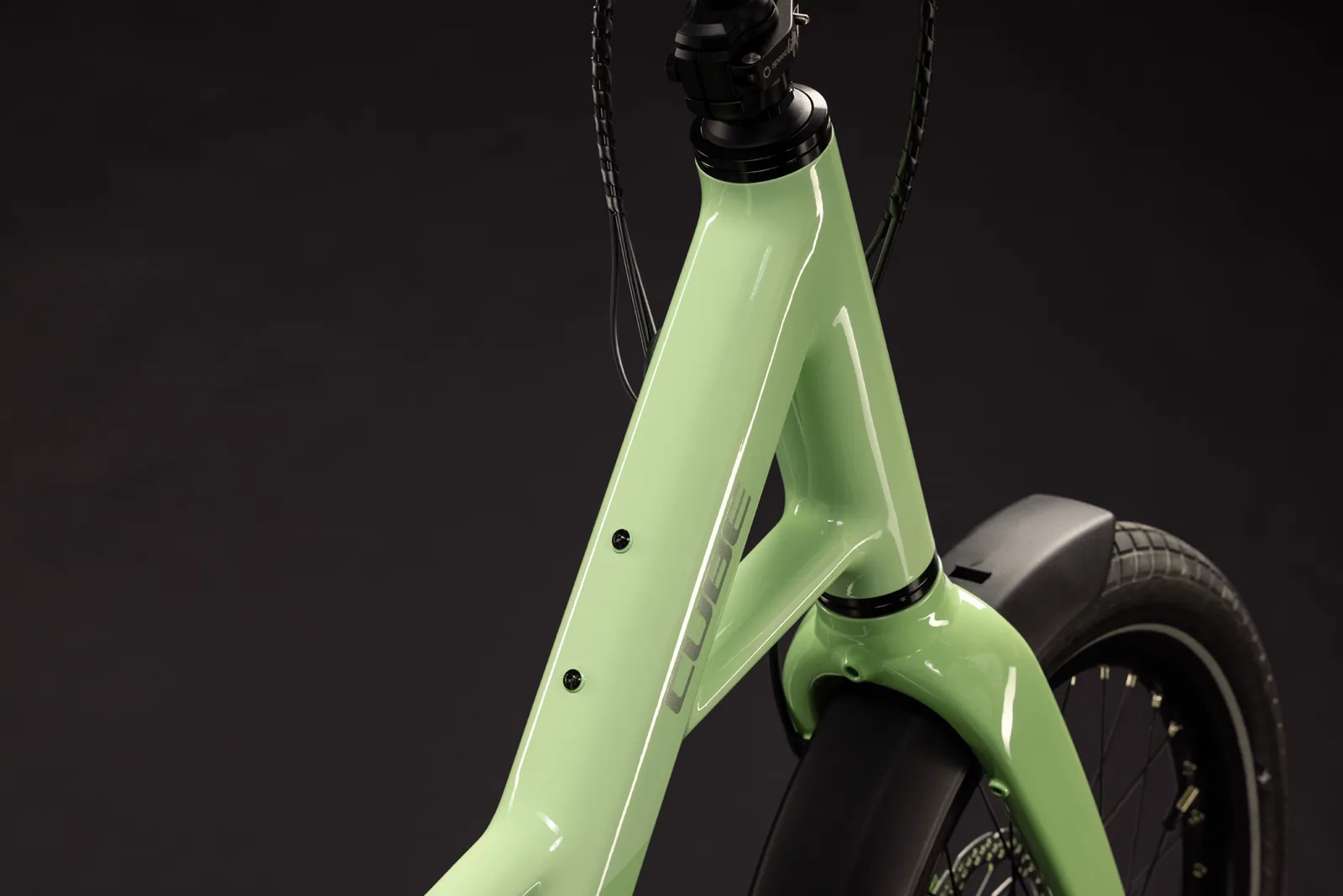 Cube Compact Hybrid Deluxe 540 Wh lindgreen´n´reflex – Bicicleta Eléctrica Urbana 2027 ebike.es Gran tienda de bicicletas eléctricas en España 4 Bicicleta eléctrica Cube Compact Hybrid Deluxe 540 lindgreen´n´reflex – detalle 2 | Ebike.es