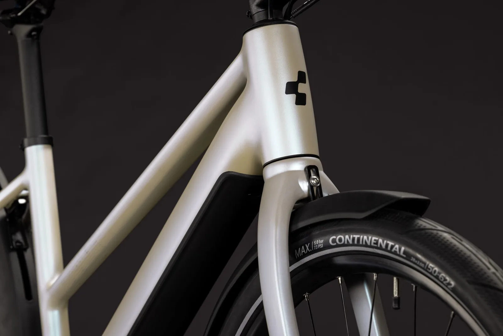 Cube Editor Hybrid ONE 360 FE glintsand´n´black – Bicicleta Eléctrica Urbana 2027 Cuadro semiabierto ebike.es Gran tienda de bicicletas eléctricas en España 4 Bicicleta eléctrica Cube Editor Hybrid ONE 360 FE glintsand´n´black Cuadro semiabierto – detalle 3 | Ebike.es