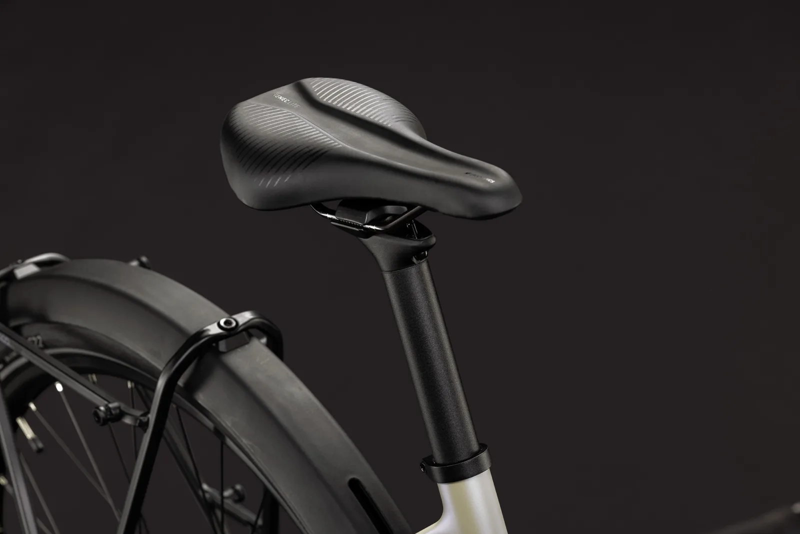 Cube Editor Hybrid Pro 360 FE glintsand´n´black – Bicicleta Eléctrica Urbana 2027 Cuadro semiabierto ebike.es Gran tienda de bicicletas eléctricas en España 6 Bicicleta eléctrica Cube Editor Hybrid Pro 360 FE glintsand´n´black Cuadro semiabierto – detalle 4 | Ebike.es
