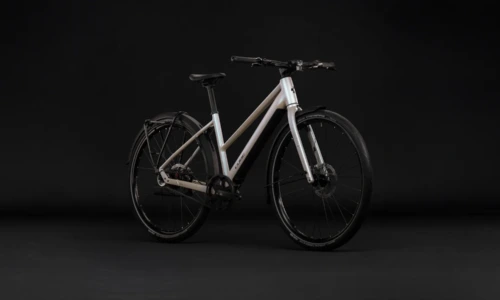 Cube Editor Hybrid Pro 360 FE glintsand´n´black – Bicicleta Eléctrica Urbana 2027 Cuadro semiabierto ebike.es Gran tienda de bicicletas eléctricas en España 9 Bicicleta eléctrica Cube Editor Hybrid Pro 360 FE glintsand´n´black Cuadro semiabierto – vista frontal | Ebike.es