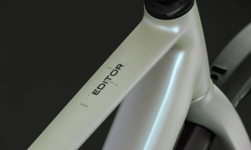 Bicicleta eléctrica Cube Editor Hybrid Pro 360 FE glintsand´n´black Barra alta – detalle 2 | Ebike.es