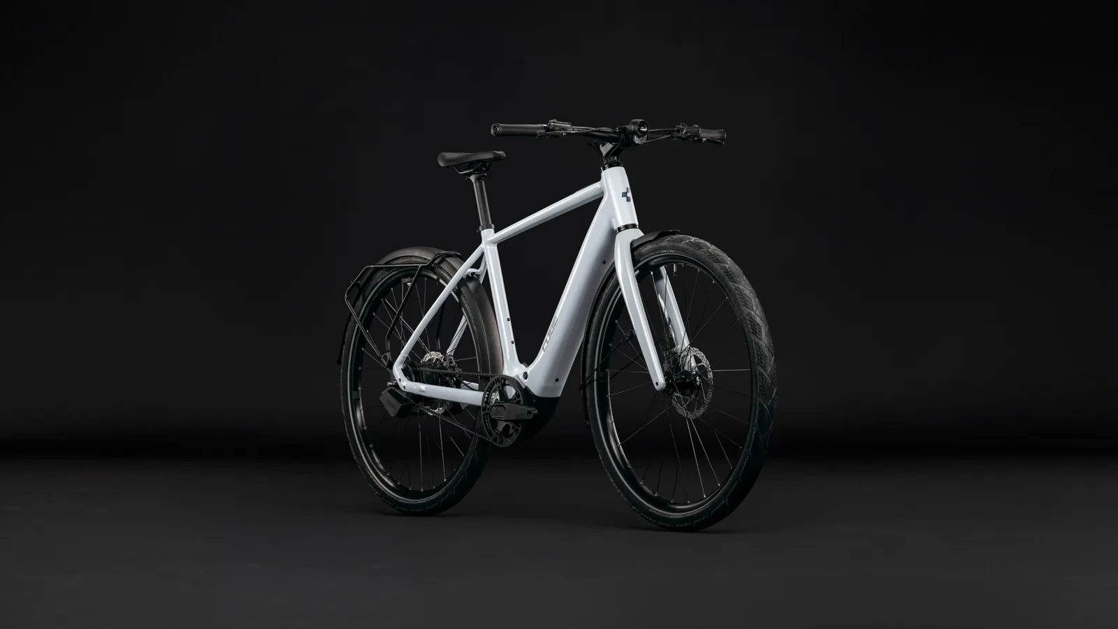 Cube Editor Hybrid SLT 400X FE glacier´n´prizm – Bicicleta Eléctrica Urbana 2027 Barra alta ebike.es Gran tienda de bicicletas eléctricas en España 2 Bicicleta eléctrica Cube Editor Hybrid SLT 400X FE glacier´n´prizm Barra alta – vista frontal | Ebike.es