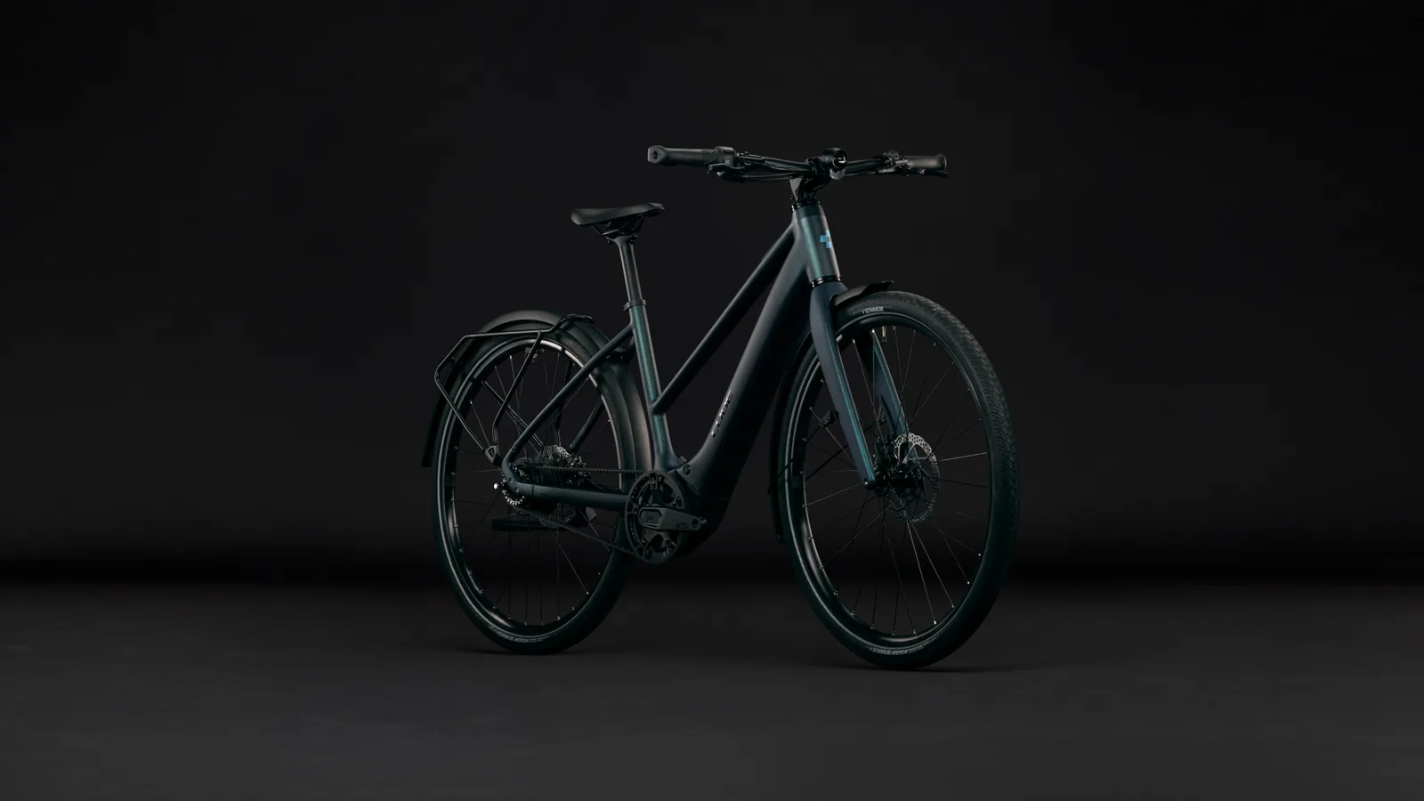 Cube Editor Hybrid SLX 400X FE glitterteal´n´black – Bicicleta Eléctrica Urbana 2027 Cuadro semiabierto ebike.es Gran tienda de bicicletas eléctricas en España 2 Bicicleta eléctrica Cube Editor Hybrid SLX 400X FE glitterteal´n´black Cuadro semiabierto – vista frontal | Ebike.es