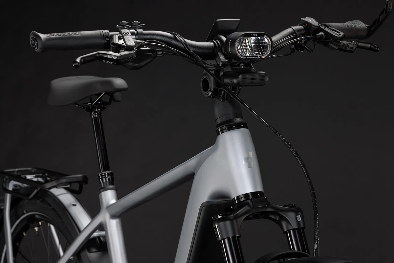 Cube Kathmandu Hybrid 45 800 Wh slategrey´n´chrome – Bicicleta Eléctrica Trekking 2027 Barra alta ebike.es Gran tienda de bicicletas eléctricas en España 6 Bicicleta eléctrica Cube Kathmandu Hybrid 45 800 slategrey´n´chrome Barra alta – detalle 4 | Ebike.es
