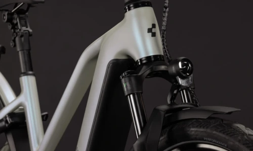 Bicicleta eléctrica Cube Kathmandu Hybrid Deluxe EXC 800 glintsand´n´black Cuadro semiabierto – detalle 5 | Ebike.es