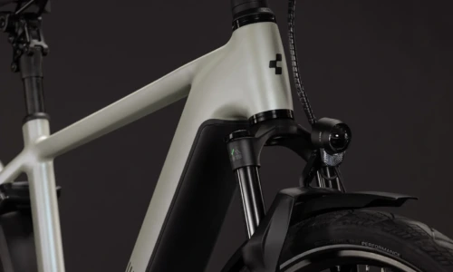 Bicicleta eléctrica Cube Kathmandu Hybrid Deluxe EXC 800 glintsand´n´black Barra alta – detalle 5 | Ebike.es