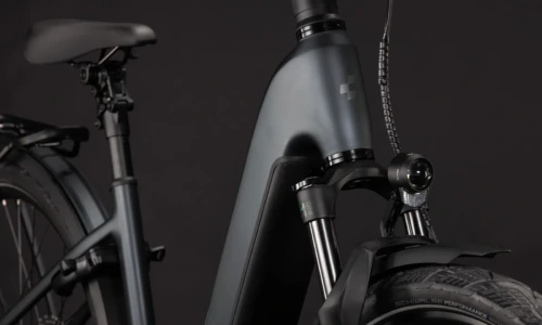 Bicicleta eléctrica Cube Kathmandu Hybrid Deluxe EXC 800 stealthgrey´n´grey Cuadro abierto – detalle 6 | Ebike.es
