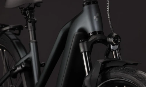 Bicicleta eléctrica Cube Kathmandu Hybrid Deluxe EXC 800 stealthgrey´n´grey Cuadro semiabierto – detalle 5 | Ebike.es