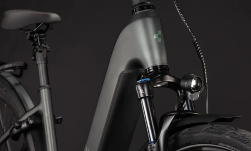 Bicicleta eléctrica Cube Kathmandu Hybrid Deluxe Pro 800 blackforest´n´chrome Cuadro abierto – detalle 5 | Ebike.es