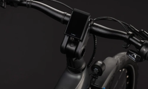 Bicicleta eléctrica Cube Kathmandu Hybrid Deluxe Pro 800 blackforest´n´chrome Barra alta – detalle 2 | Ebike.es