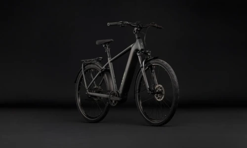 Bicicleta eléctrica Cube Kathmandu Hybrid Deluxe Pro 800 blackforest´n´chrome Barra alta – vista frontal | Ebike.es