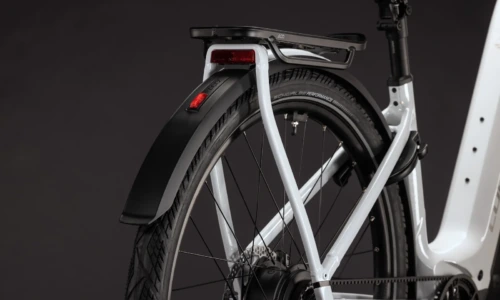 Bicicleta eléctrica Cube Kathmandu Hybrid Deluxe Pro 800 metallicwhite´n´chrome Cuadro abierto – detalle 4 | Ebike.es