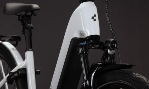 Bicicleta eléctrica Cube Kathmandu Hybrid Deluxe Pro 800 metallicwhite´n´chrome Cuadro abierto – detalle 5 | Ebike.es
