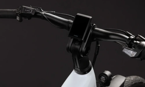 Bicicleta eléctrica Cube Kathmandu Hybrid Deluxe Pro 800 metallicwhite´n´chrome Cuadro semiabierto – detalle 2 | Ebike.es