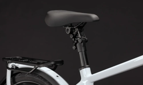 Bicicleta eléctrica Cube Kathmandu Hybrid Deluxe Pro 800 metallicwhite´n´chrome Barra alta – detalle 4 | Ebike.es