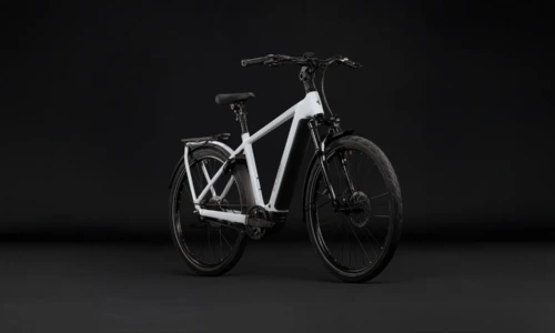 Bicicleta eléctrica Cube Kathmandu Hybrid Deluxe Pro 800 metallicwhite´n´chrome Barra alta – vista frontal | Ebike.es