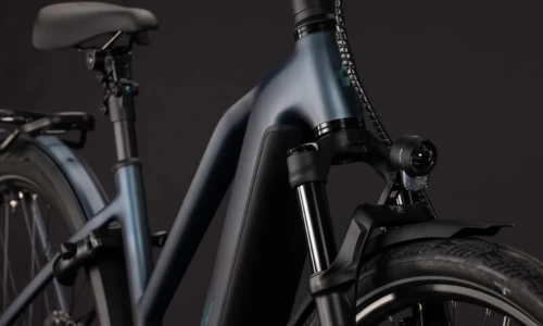 Bicicleta eléctrica Cube Kathmandu Hybrid Deluxe SLX 800 mineralblue´n´blue Cuadro semiabierto – detalle 5 | Ebike.es