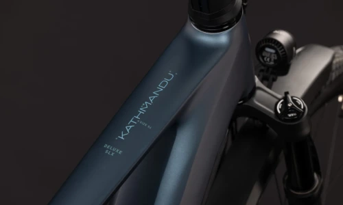 Bicicleta eléctrica Cube Kathmandu Hybrid Deluxe SLX 800 mineralblue´n´blue Barra alta – detalle 1 | Ebike.es