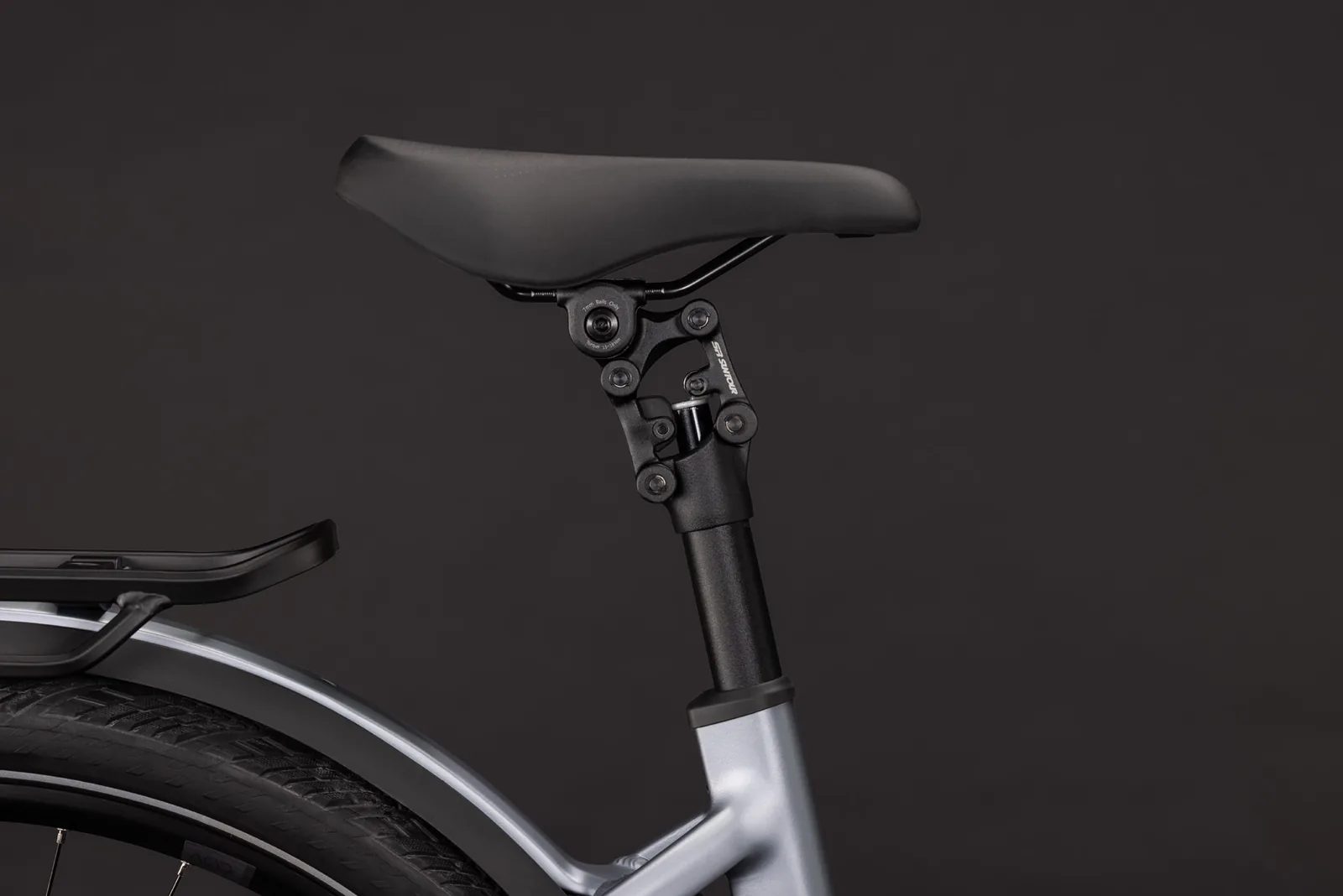 Cube Kathmandu Hybrid EXC 800 Wh slategrey´n´chrome – Bicicleta Eléctrica Trekking 2027 Cuadro abierto ebike.es Gran tienda de bicicletas eléctricas en España 5 Bicicleta eléctrica Cube Kathmandu Hybrid EXC 800 slategrey´n´chrome Cuadro abierto – detalle 3 | Ebike.es