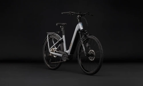 Cube Kathmandu Hybrid EXC 800 Wh slategrey´n´chrome – Bicicleta Eléctrica Trekking 2027 Cuadro abierto ebike.es Gran tienda de bicicletas eléctricas en España 9 Bicicleta eléctrica Cube Kathmandu Hybrid EXC 800 slategrey´n´chrome Cuadro abierto – vista frontal | Ebike.es