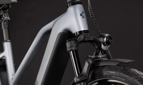 Bicicleta eléctrica Cube Kathmandu Hybrid EXC 800 slategrey´n´chrome Cuadro semiabierto – detalle 5 | Ebike.es