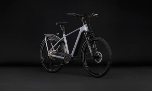 Bicicleta eléctrica Cube Kathmandu Hybrid EXC 800 slategrey´n´chrome Barra alta – vista frontal | Ebike.es