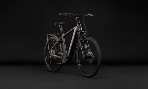 Bicicleta eléctrica Cube Kathmandu Hybrid EXC 800 stellar´n´chrome Barra alta – vista frontal | Ebike.es