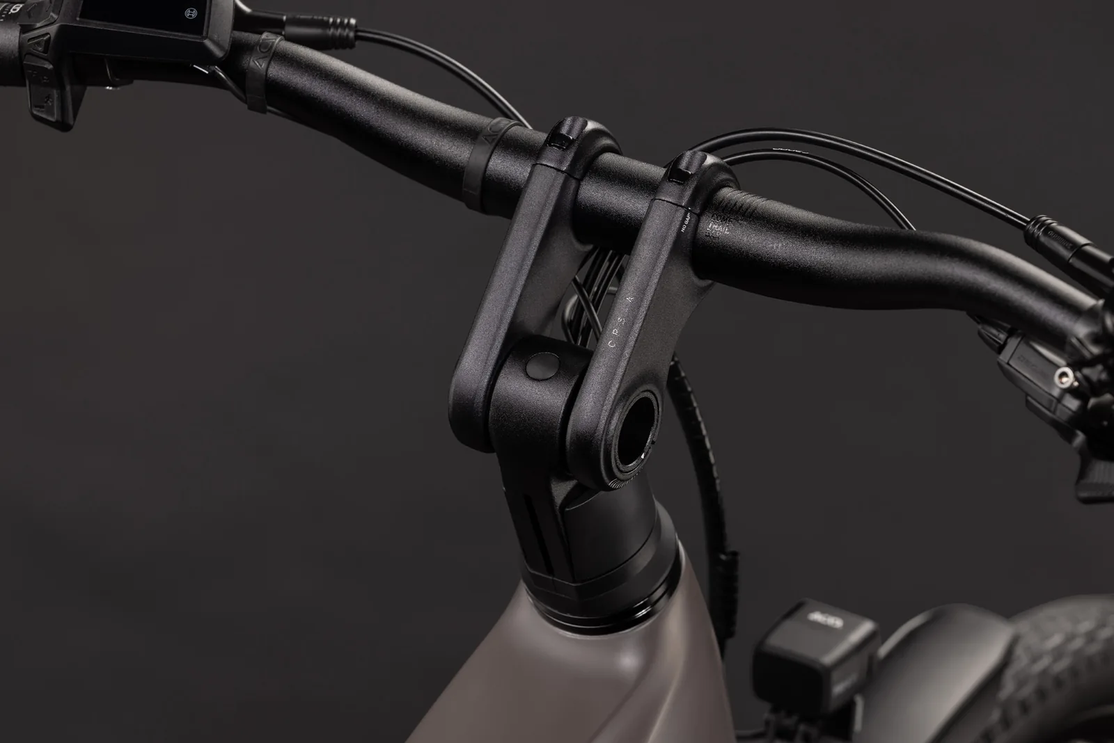 Cube Kathmandu Hybrid ONE 800 Wh cedar´n´chrome – Bicicleta Eléctrica Trekking 2027 Barra alta ebike.es Gran tienda de bicicletas eléctricas en España 3 Bicicleta eléctrica Cube Kathmandu Hybrid ONE 800 cedar´n´chrome Barra alta – detalle 1 | Ebike.es