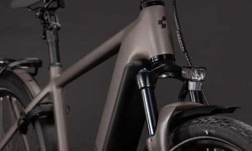 Cube Kathmandu Hybrid ONE 800 Wh cedar´n´chrome – Bicicleta Eléctrica Trekking 2027 Barra alta ebike.es Gran tienda de bicicletas eléctricas en España 13 Bicicleta eléctrica Cube Kathmandu Hybrid ONE 800 cedar´n´chrome Barra alta – detalle 4 | Ebike.es