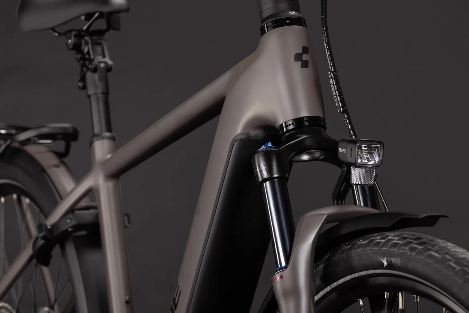 Cube Kathmandu Hybrid ONE 800 Wh cedar´n´chrome – Bicicleta Eléctrica Trekking 2027 Barra alta ebike.es Gran tienda de bicicletas eléctricas en España 6 Bicicleta eléctrica Cube Kathmandu Hybrid ONE 800 cedar´n´chrome Barra alta – detalle 4 | Ebike.es