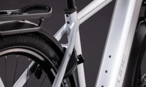 Cube Kathmandu Hybrid ONE 800 Wh silverstar´n´reflex – Bicicleta Eléctrica Trekking 2027 Barra alta ebike.es Gran tienda de bicicletas eléctricas en España 12 Bicicleta eléctrica Cube Kathmandu Hybrid ONE 800 silverstar´n´reflex Barra alta – detalle 3 | Ebike.es